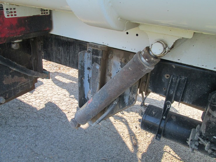 2016-freightliner-108sd-image-10