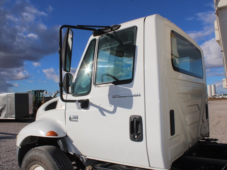 2004-international-durastar-4300-image-26