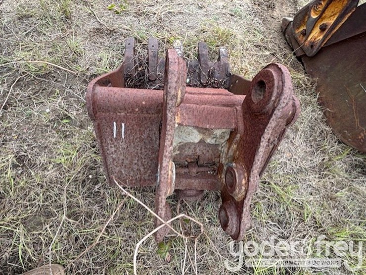 23"-cp-bucket-1-3/4"-pin-to-suit-excavator-image-2