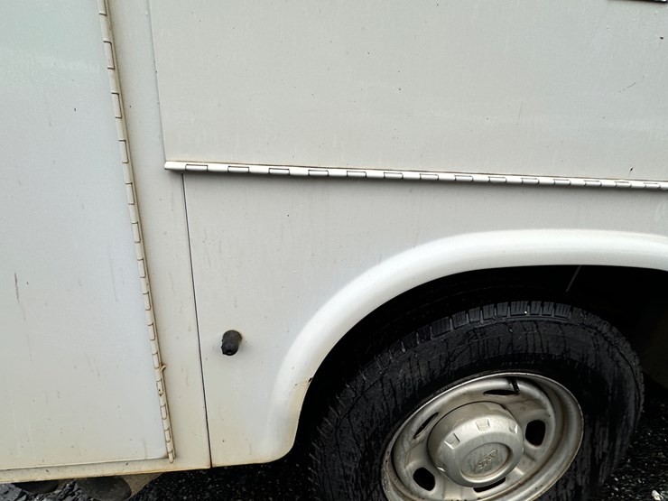 2012-ford-f250-xl-image-17