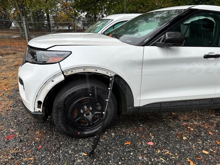 2021-ford-explorer-image-8