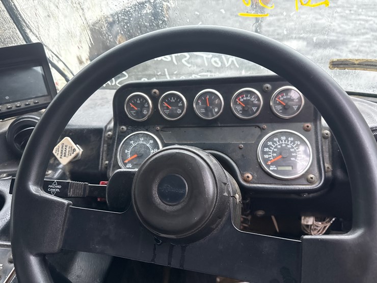 2012-autocar-acx64-image-38