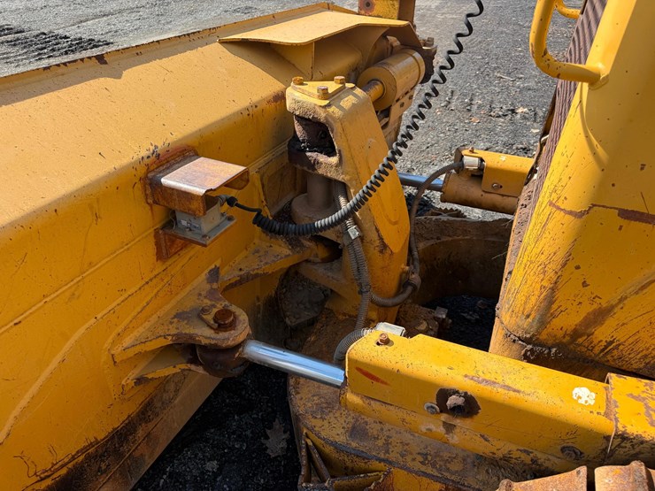 caterpillar-d6n-xl-image-9