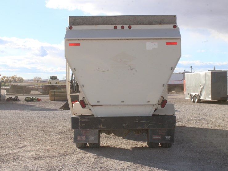 2004-international-durastar-4300-image-7