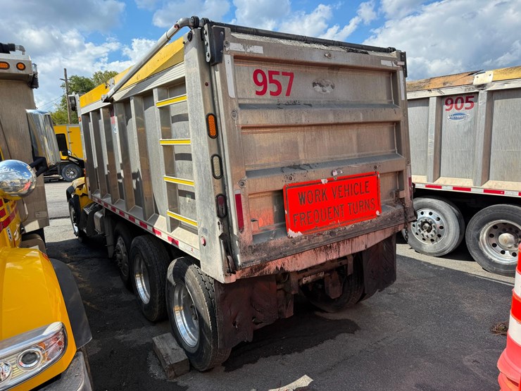 2018-peterbilt-567-image-4