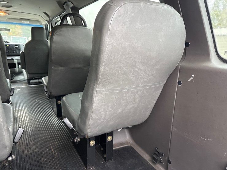 2009-ford-e350-image-30