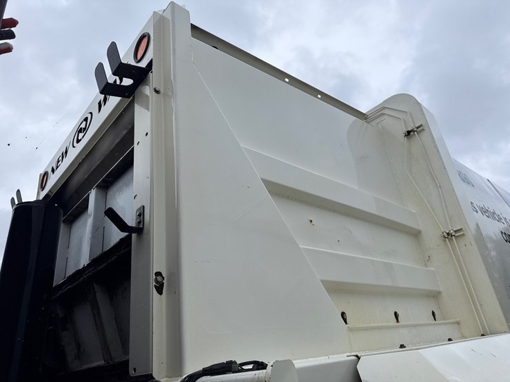 2016-autocar-acx64-image-12