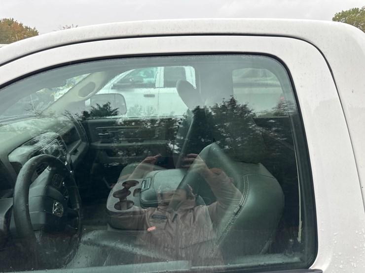 2015-dodge-ram-1500-image-30