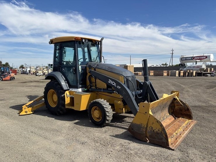 2020-deere-310l-ep-image-2