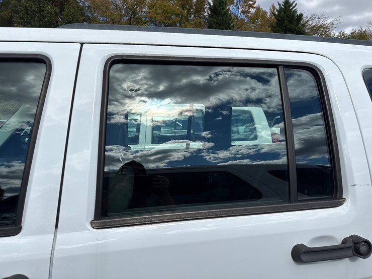 2012-jeep-liberty-image-43