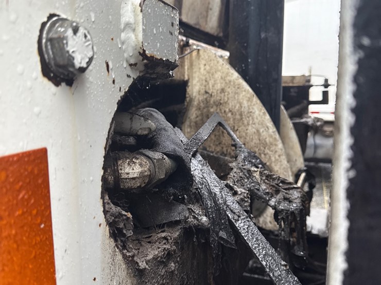 2012-autocar-acx64-image-35