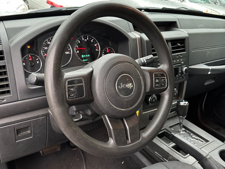 2012-jeep-liberty-image-24