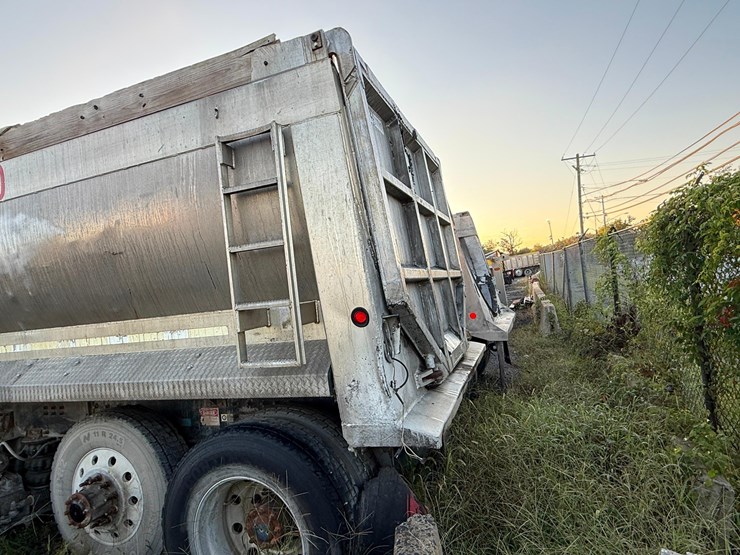 2003-peterbilt-378-image-5