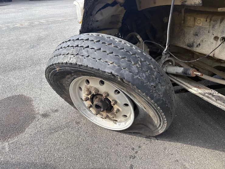 2017-peterbilt-567-image-9