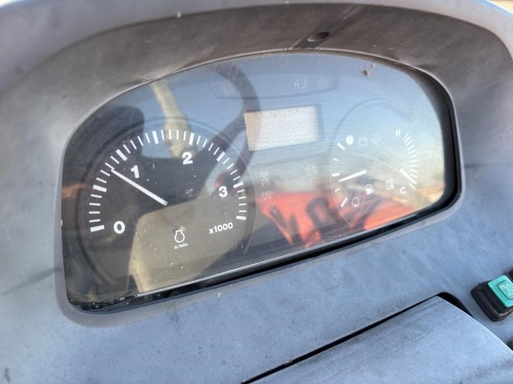 2006-kubota-m6040-image-25