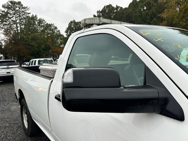 2015-dodge-ram-1500-image-21