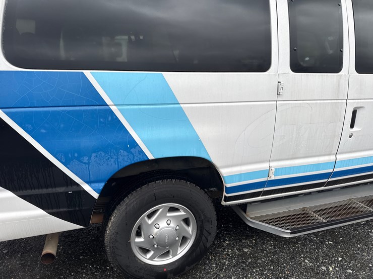 2009-ford-e350-image-13