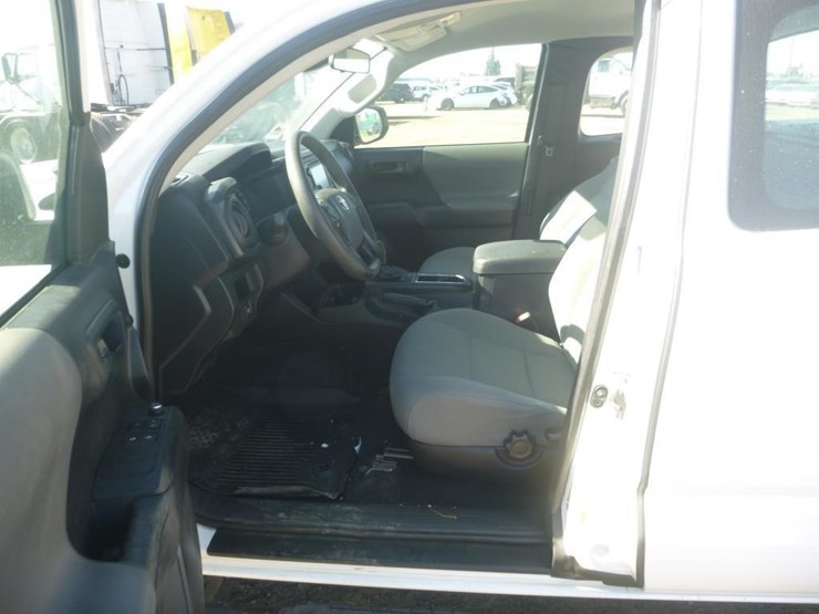 2018-toyota-tacoma-image-8