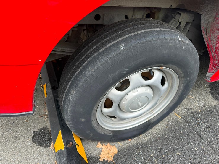 2017-ford-f150-xl-image-16