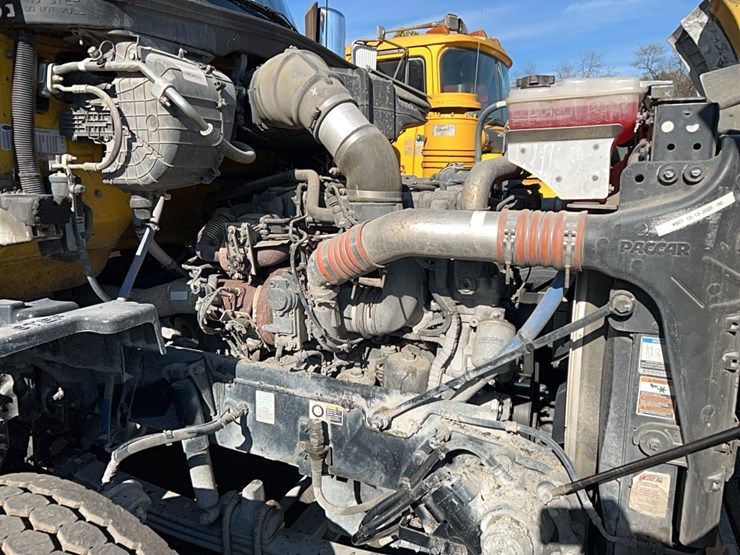 2017-peterbilt-567-image-20