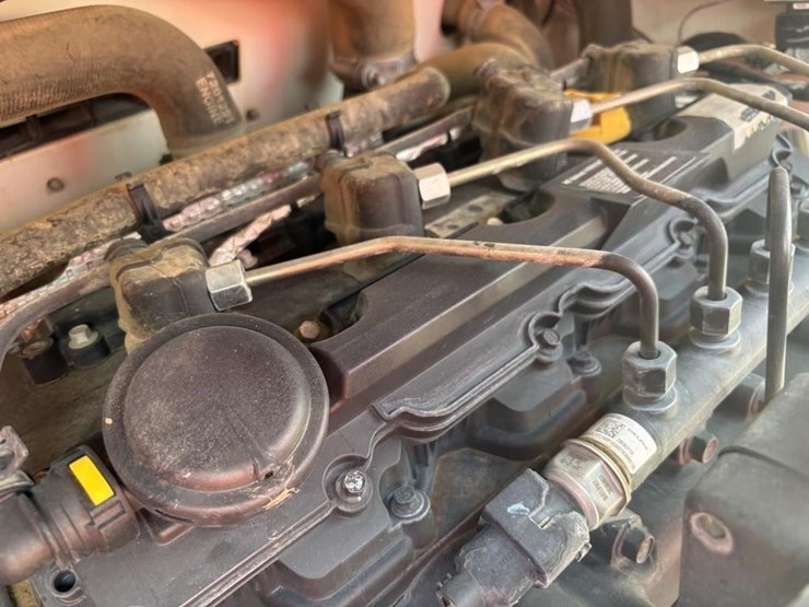 2019-bobcat-t740-image-40