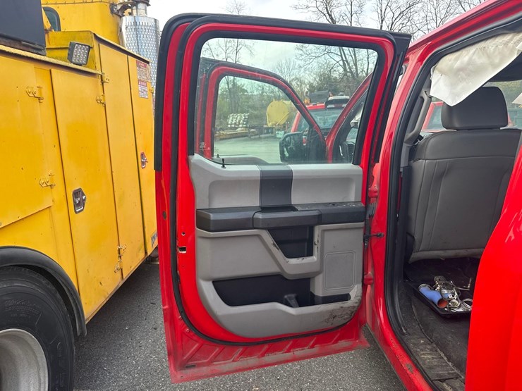 2017-ford-f150-xl-image-12