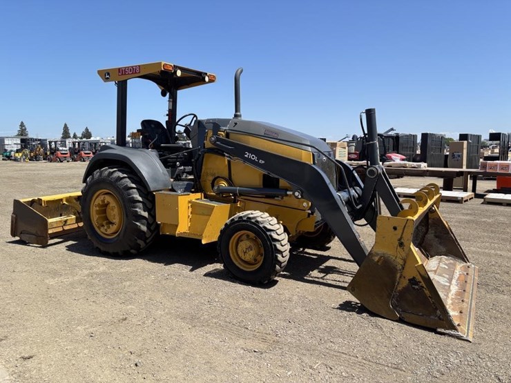 2018-deere-210l-image-2