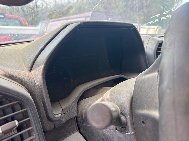 2015-ford-f150-xl-image-16