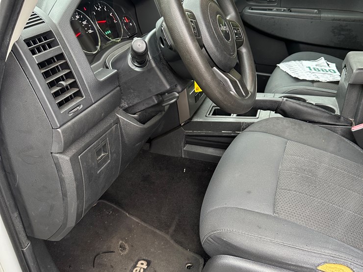 2012-jeep-liberty-image-26