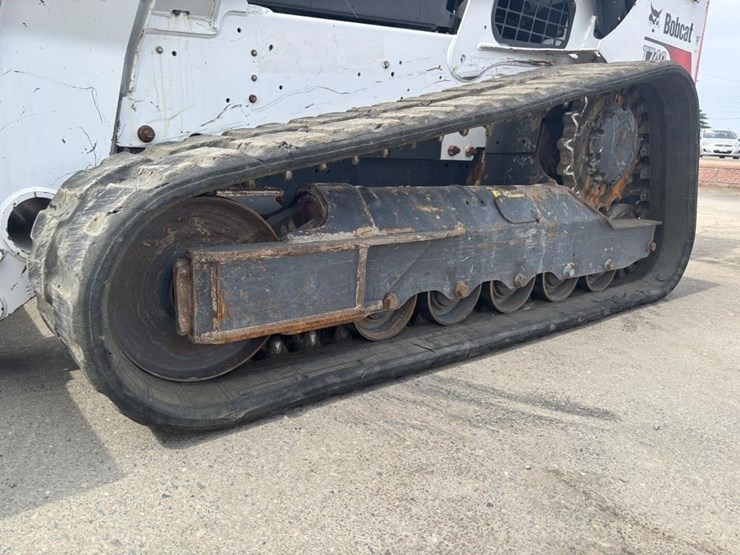2019-bobcat-t740-image-14