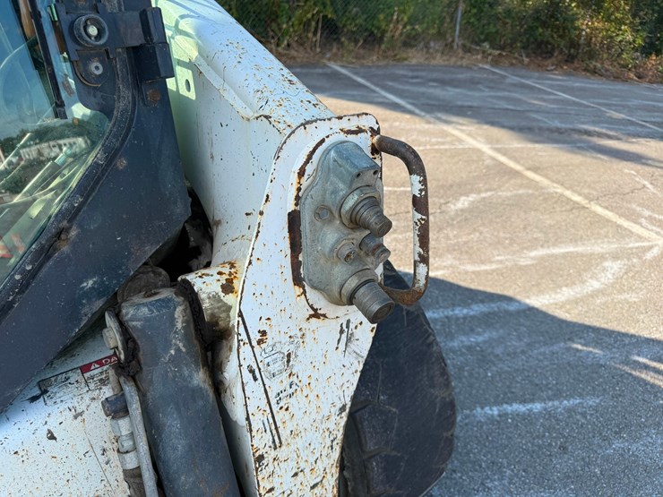2015-bobcat-s650-image-8