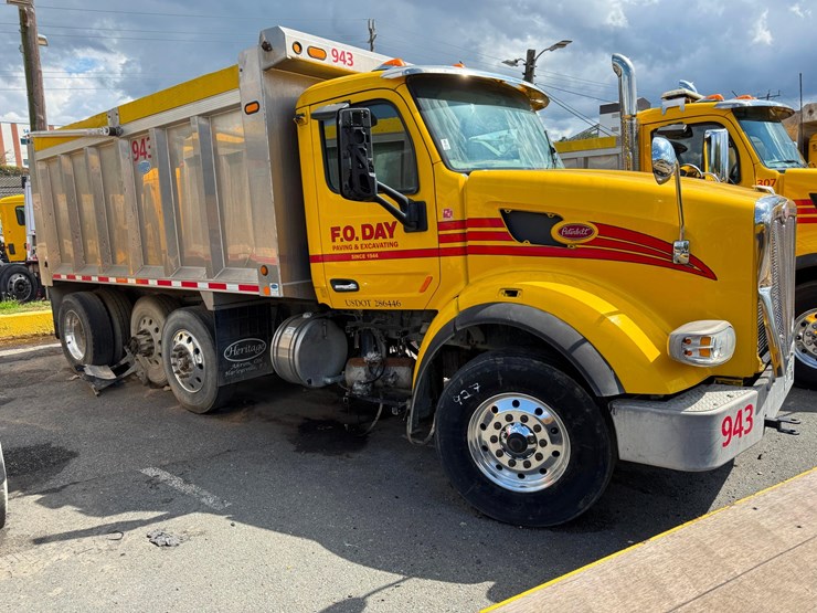 2018-peterbilt-567-image-2