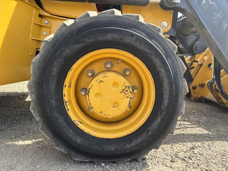 2020-deere-310l-ep-image-29