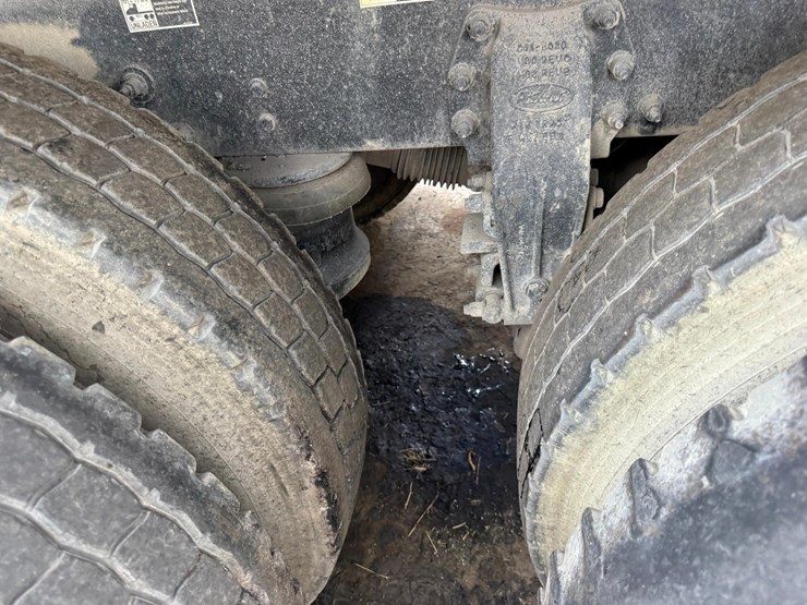 2018-peterbilt-567-image-8