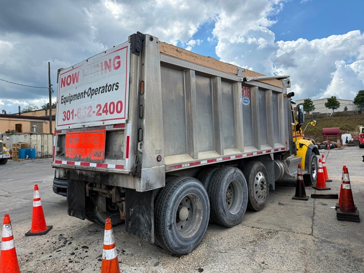 2017-peterbilt-567-image-3