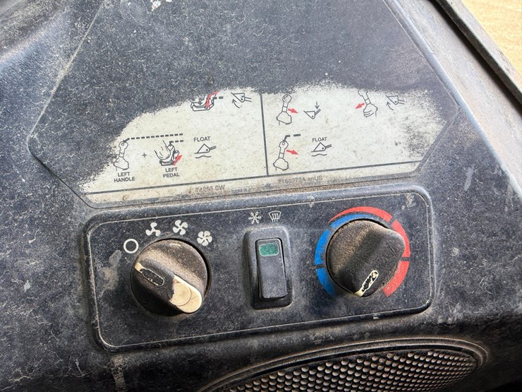 2015-bobcat-s650-image-13