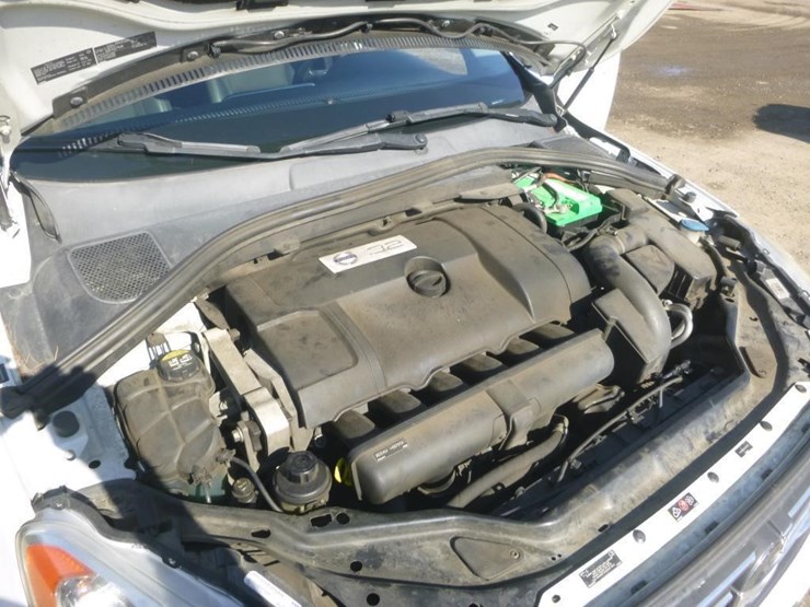 2014-volvo-xc60-image-11