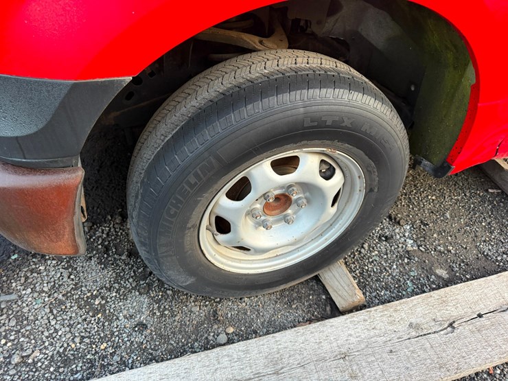 2015-ford-f150-xl-image-10