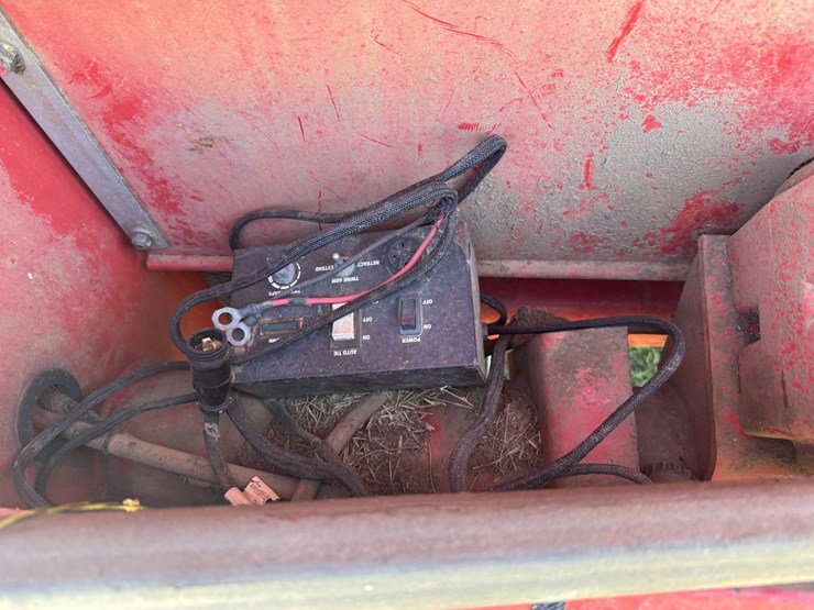 massey-ferguson-1745-image-3