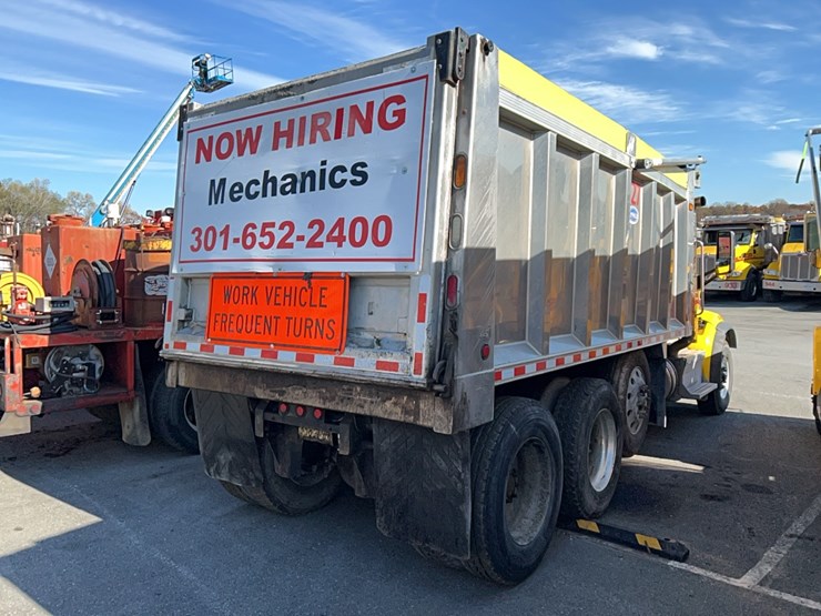 2017-peterbilt-567-image-14