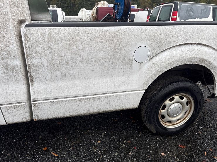 2011-ford-f150-xl-image-13