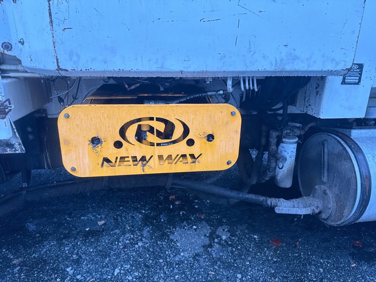 2012-autocar-acx64-image-13