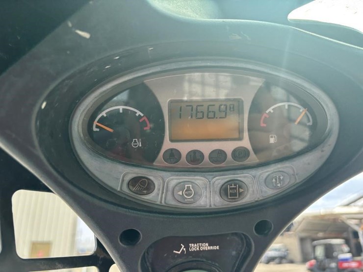 2019-bobcat-t740-image-29