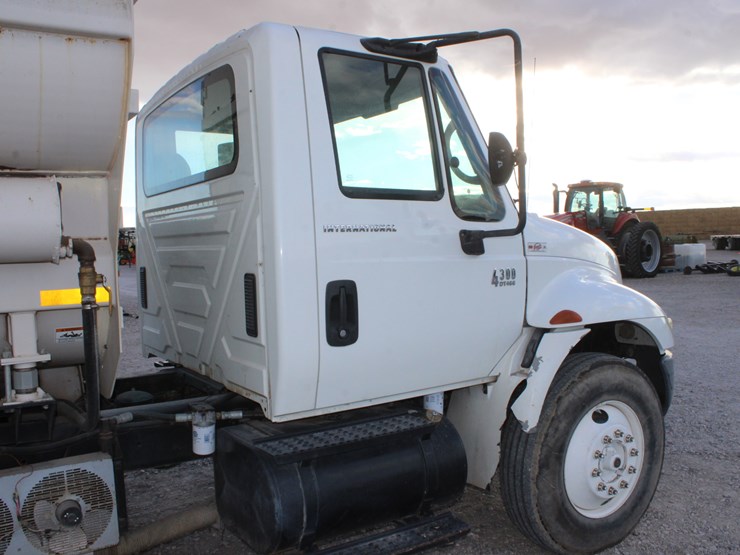 2004-international-durastar-4300-image-98