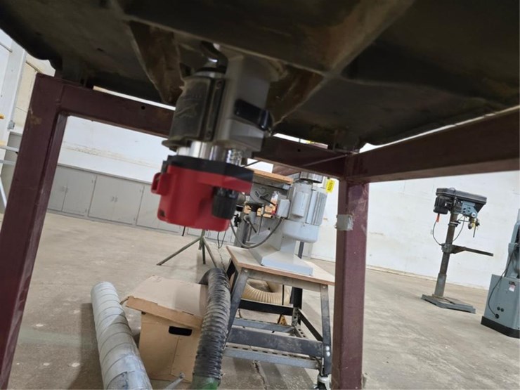 #2726-•-milwaukee-26"-x-31"-router-table-image-5