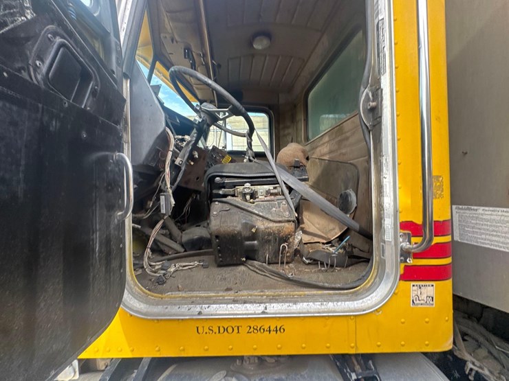 1997-peterbilt-378-image-13