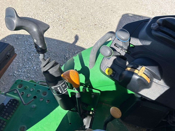 2011-john-deere-5085-70hp-utility-tractor-image-14