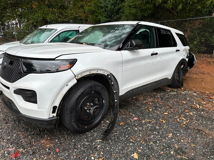 2021-ford-explorer-image-7