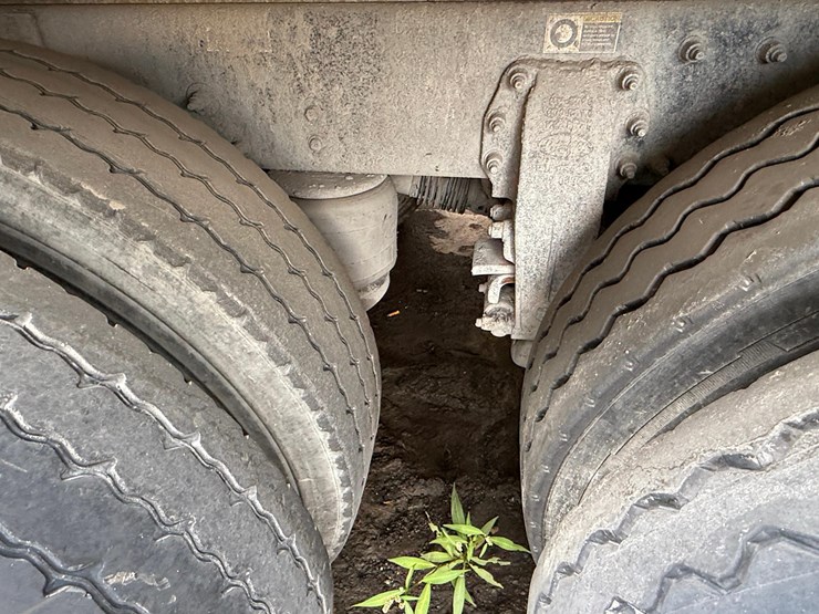 2018-peterbilt-567-image-7