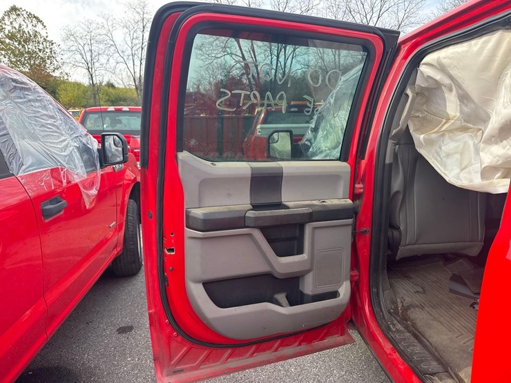 2015-ford-f150-xl-image-11